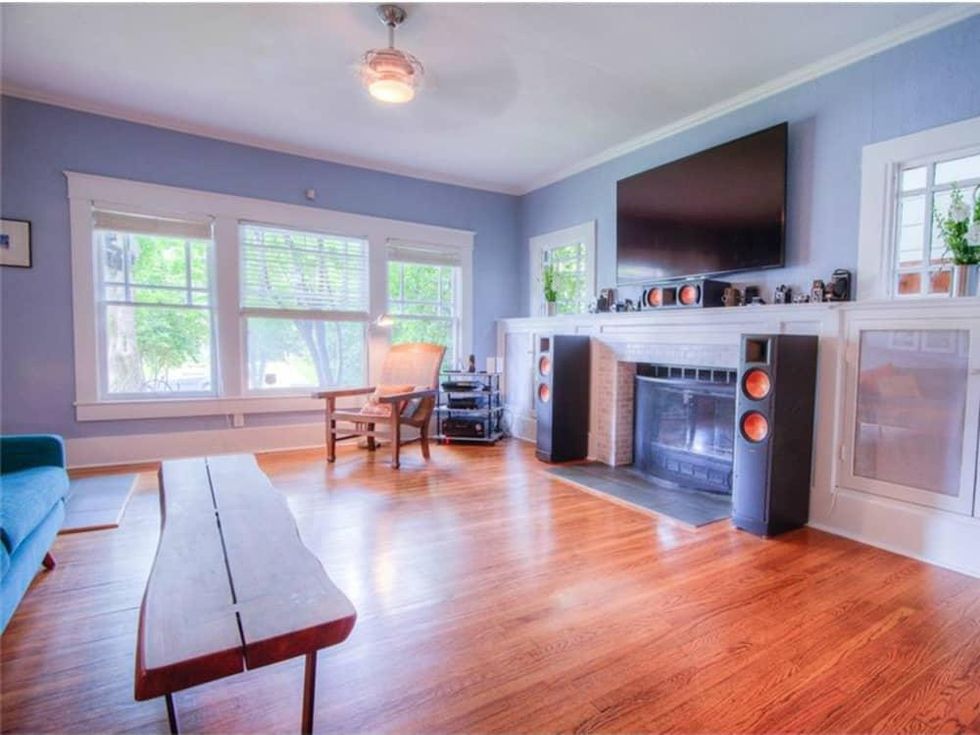 5823 Richmond Ave. Dallas home for sale living room