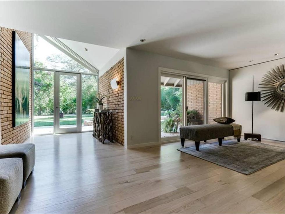 626 Rainbow Dr. entryway