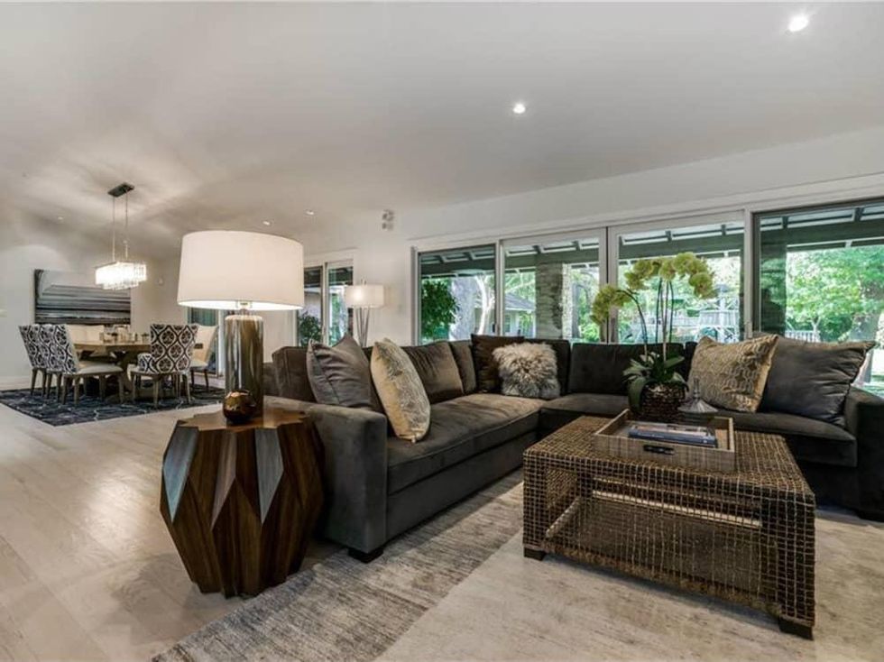 626 Rainbow Dr. living room