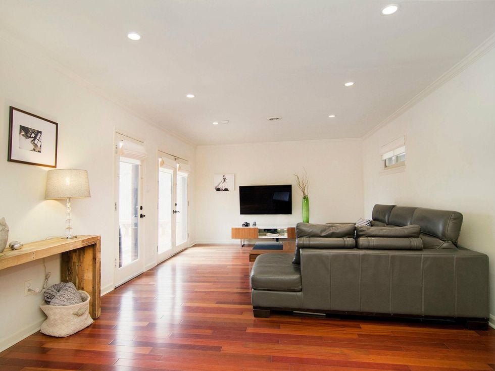 6706 Pimlico Dr. living