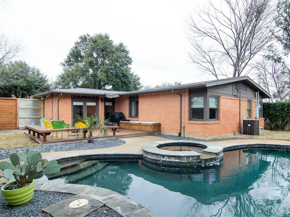 6706 Pimlico Dr. saltwater pool