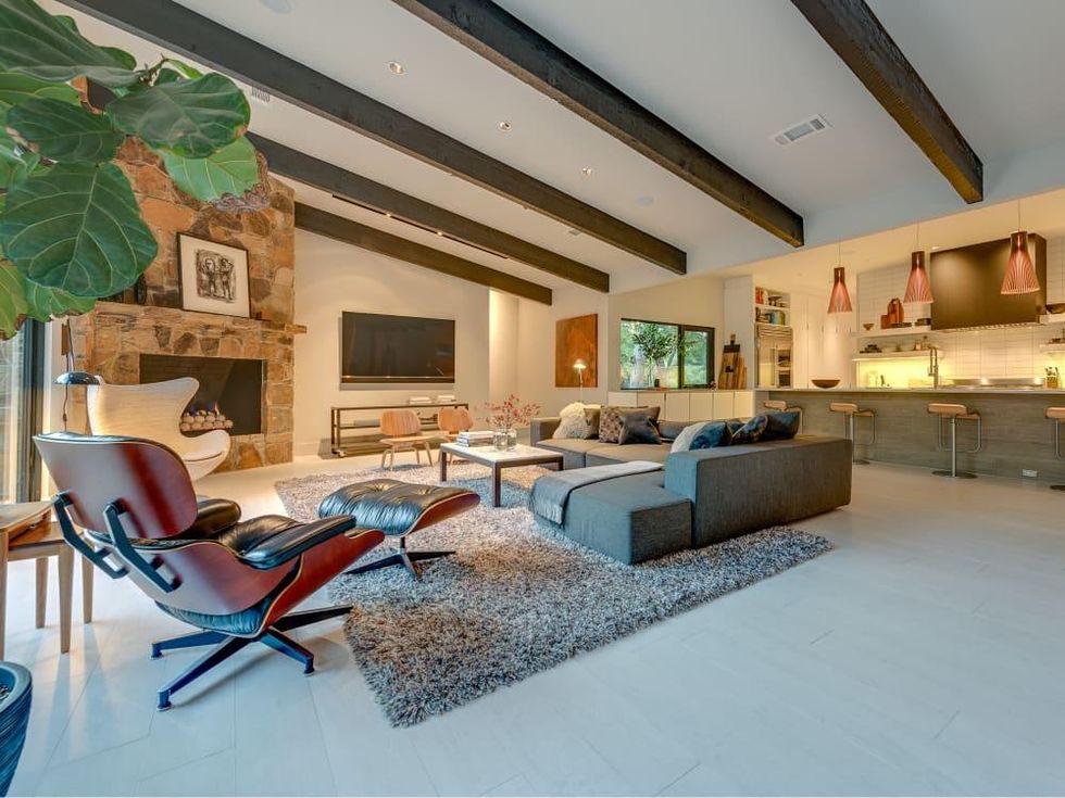 6876 Spring Valley Rd