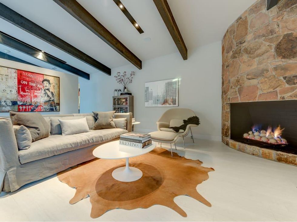 6876 Spring Valley Rd