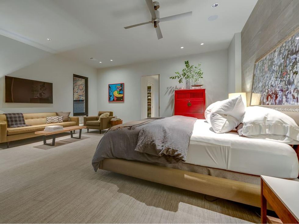 6876 Spring Valley Rd