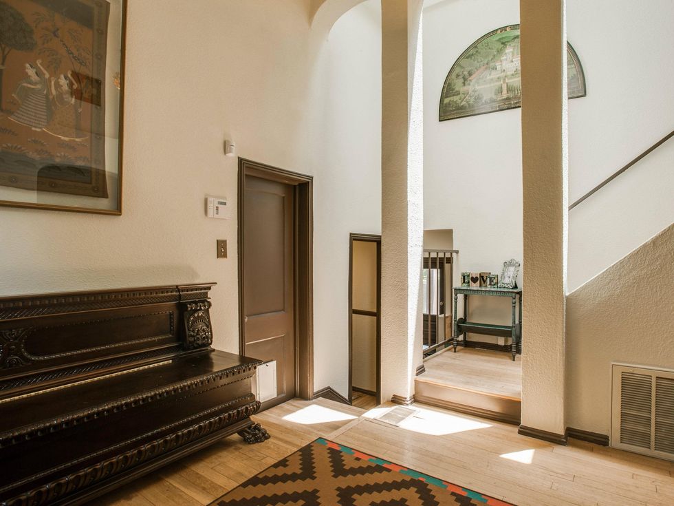 6922 vivian ave, charles dilbeck, hollywood heights