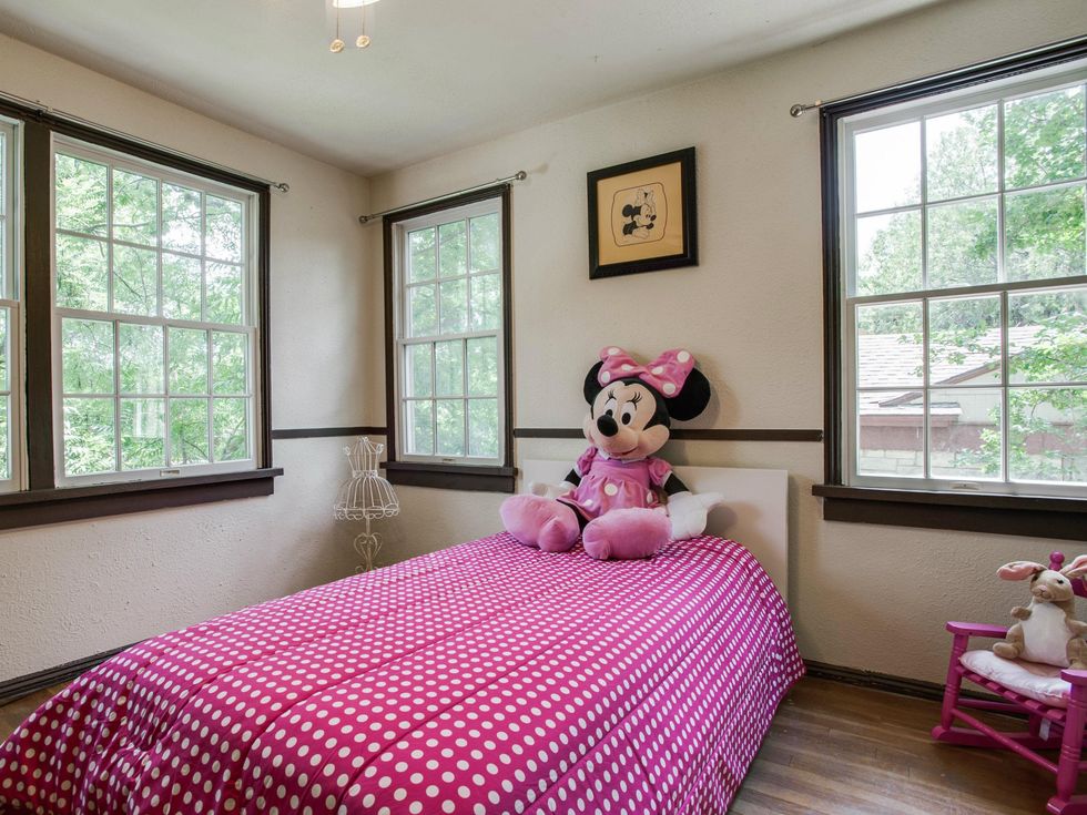 6922 vivian ave, charles dilbeck, hollywood heights