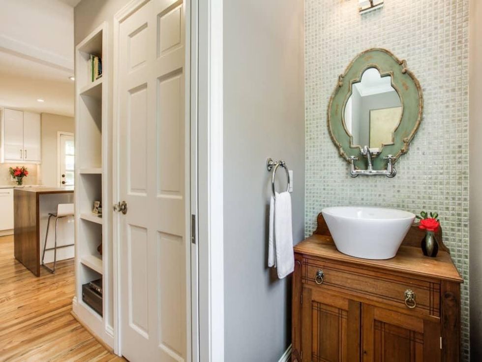 6932 Santa Monica Drive Dallas house for sale bathroom