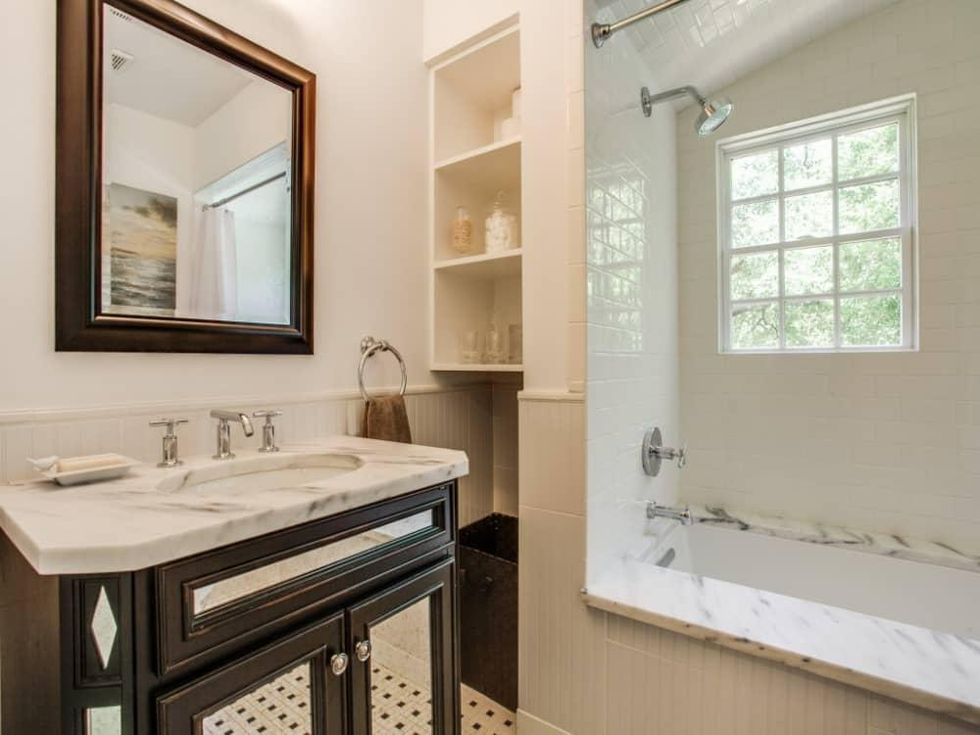 6932 Santa Monica Drive Dallas house for sale bathroom