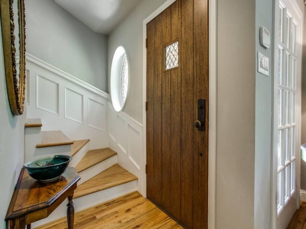 6932 Santa Monica Drive Dallas house for sale entryway