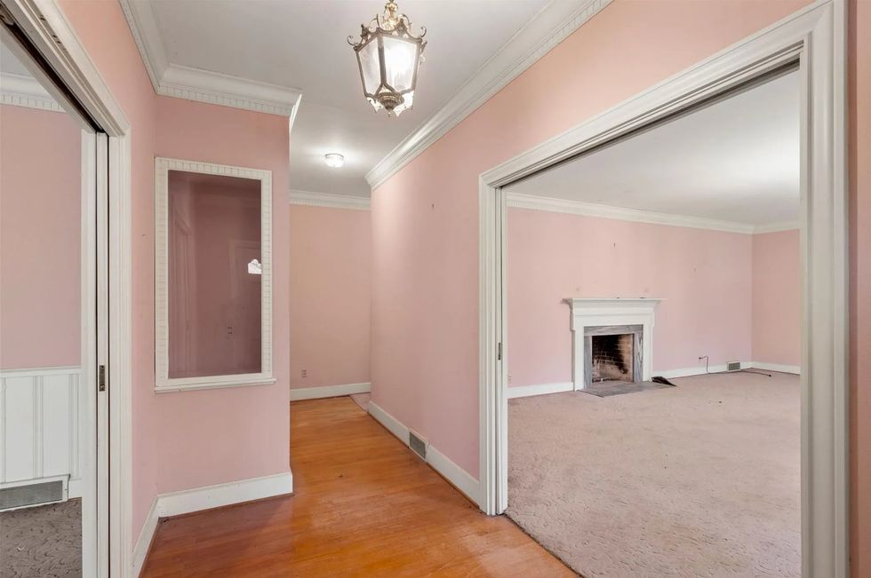 6946 Delrose Ave hallway