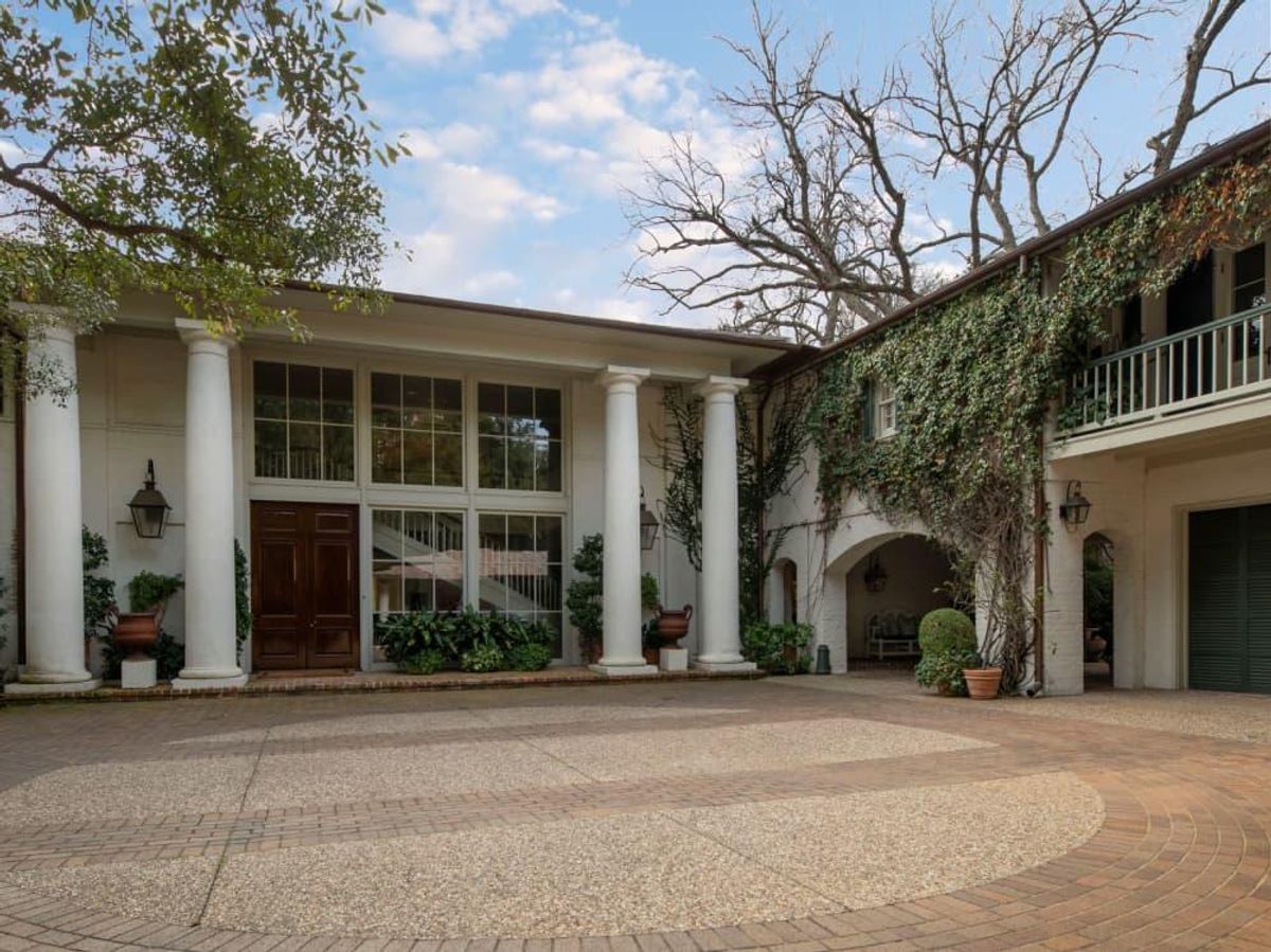 7000 Vassar Home of James and Betsy Sowell Surrounded by magnificent