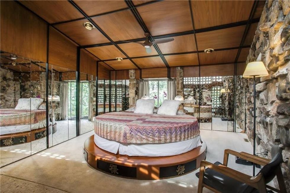 7507 Baxtershire Dr., round house