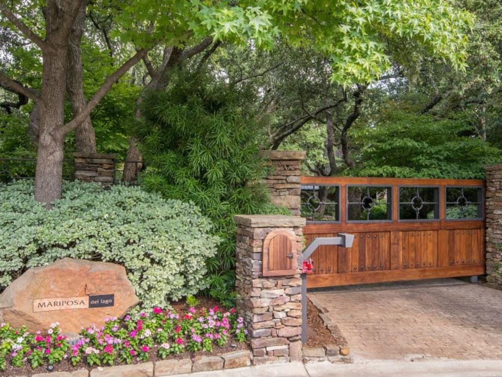 North Texas billionaire’s lake house compound heads for auction block