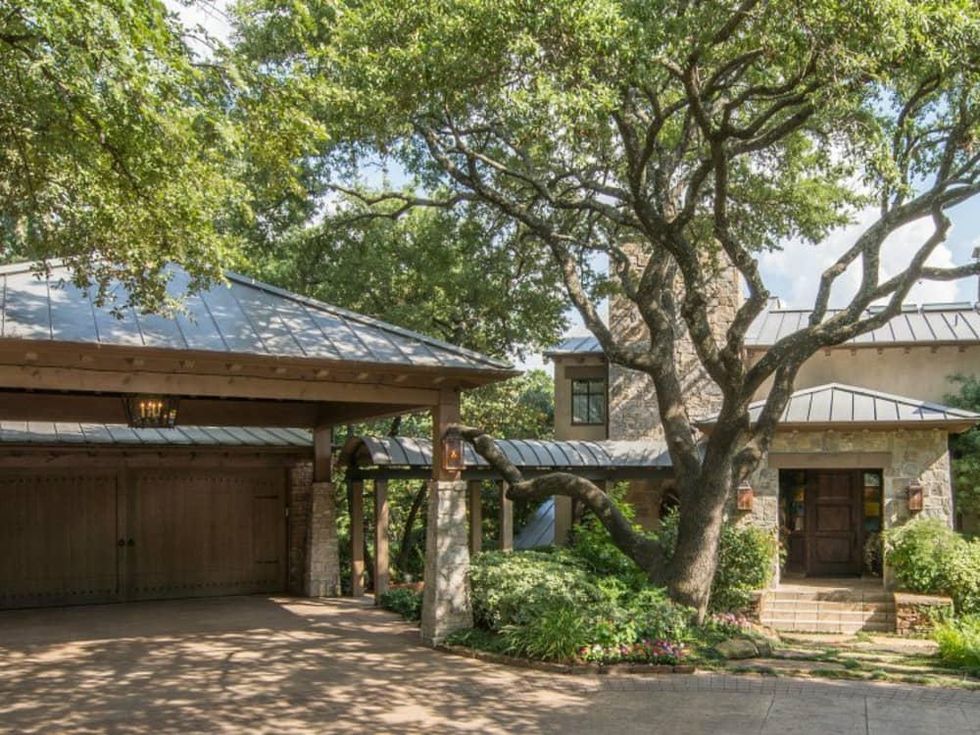 North Texas billionaire’s lake house compound heads for auction block