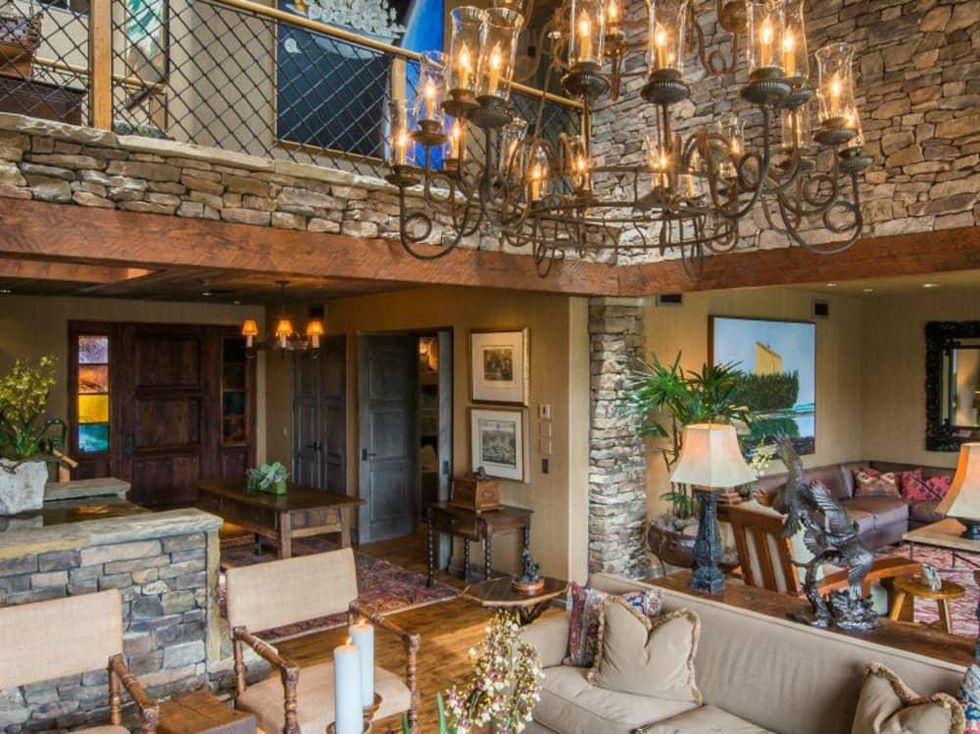 North Texas billionaire’s lake house compound heads for auction block