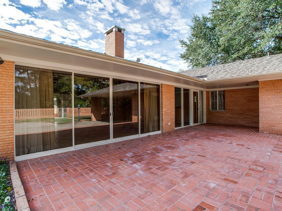 813 Connally, back of house