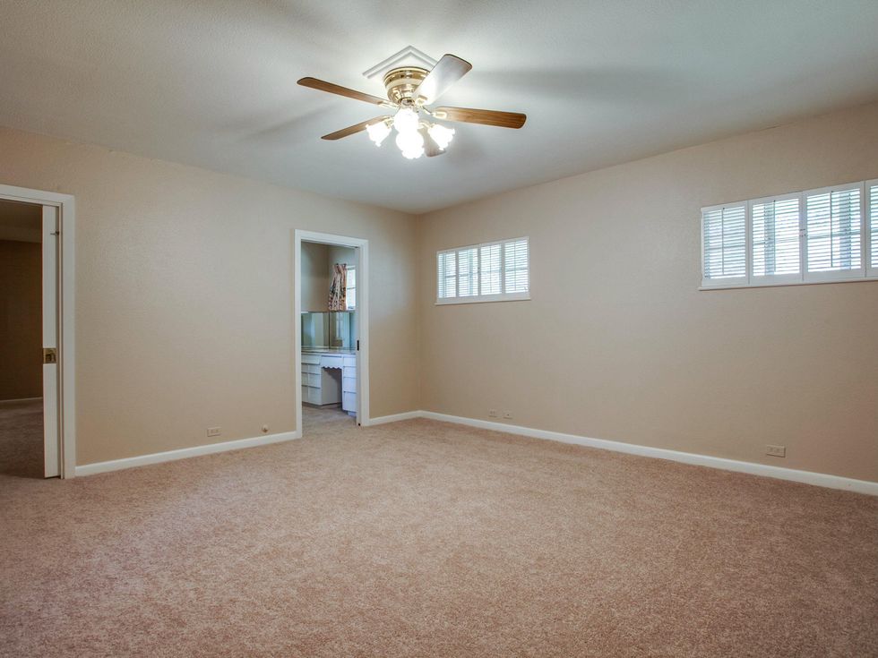 813 Connally, bedroom