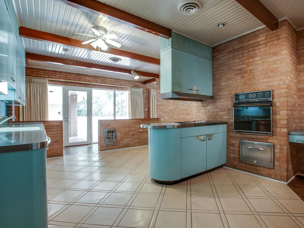 813 Connally, kitchen