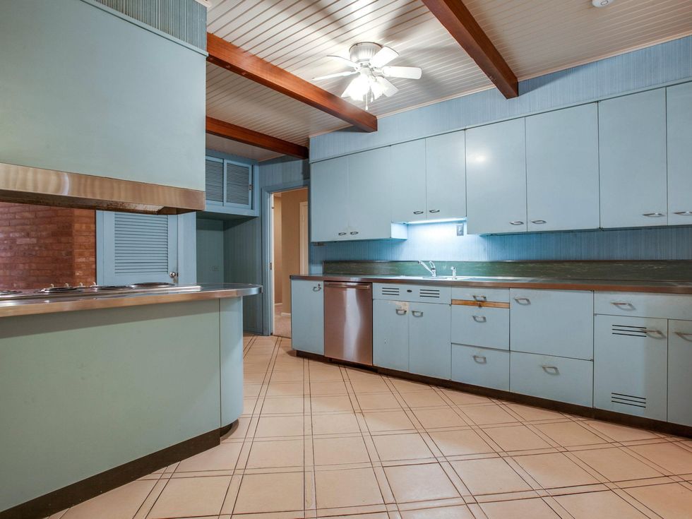 813 Connally, kitchen