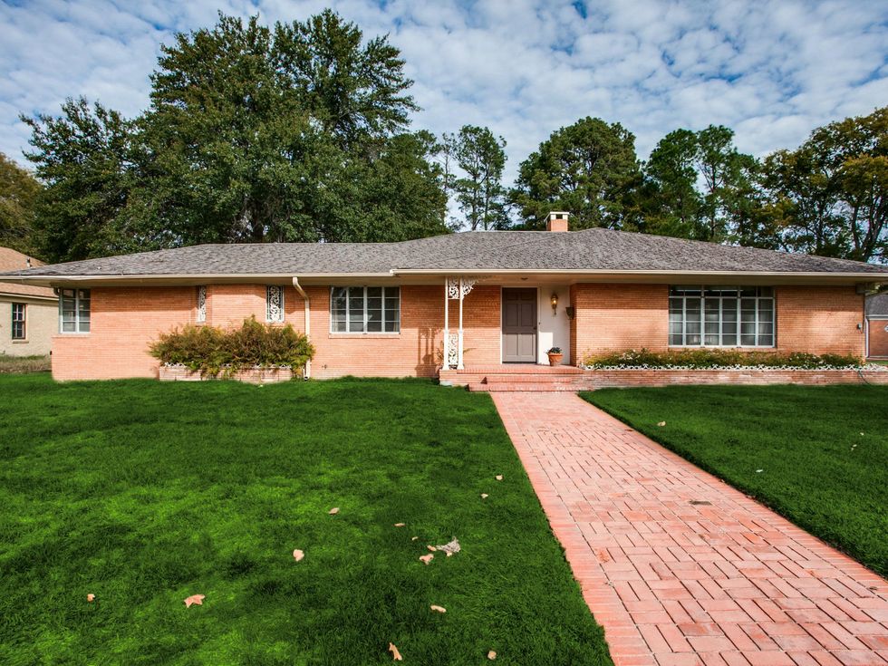 813 Connally, outside