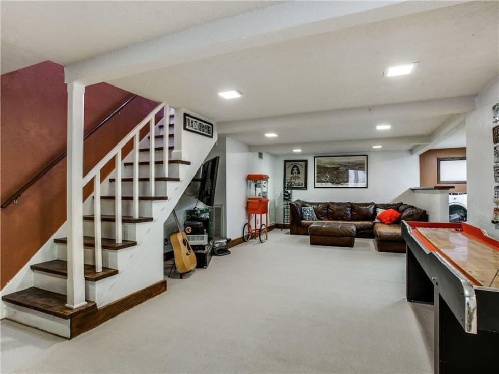 924 Lausanne Avenue Dallas home for sale finished basement
