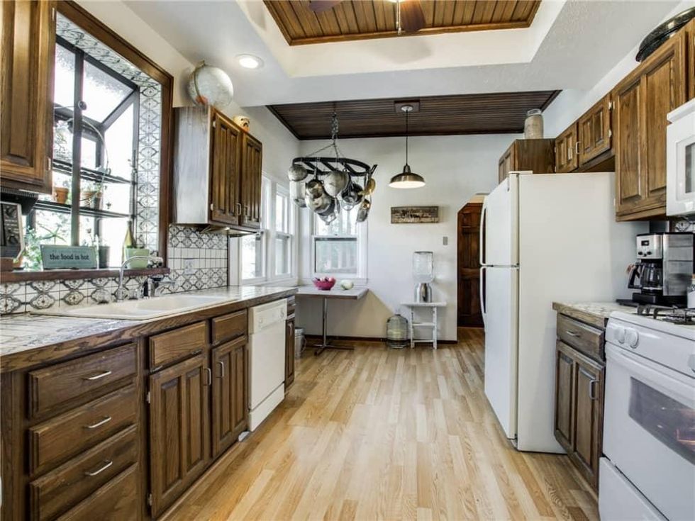 924 Lausanne Avenue Dallas home for sale kitchen