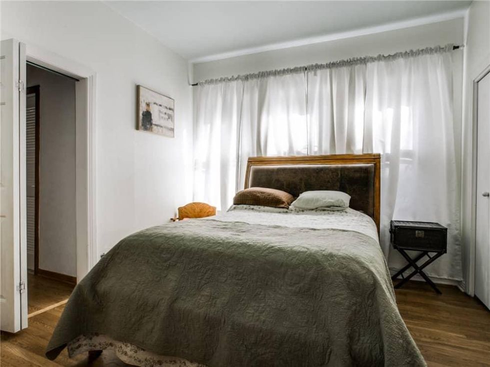 924 Lausanne Avenue Dallas home for sale second bedroom