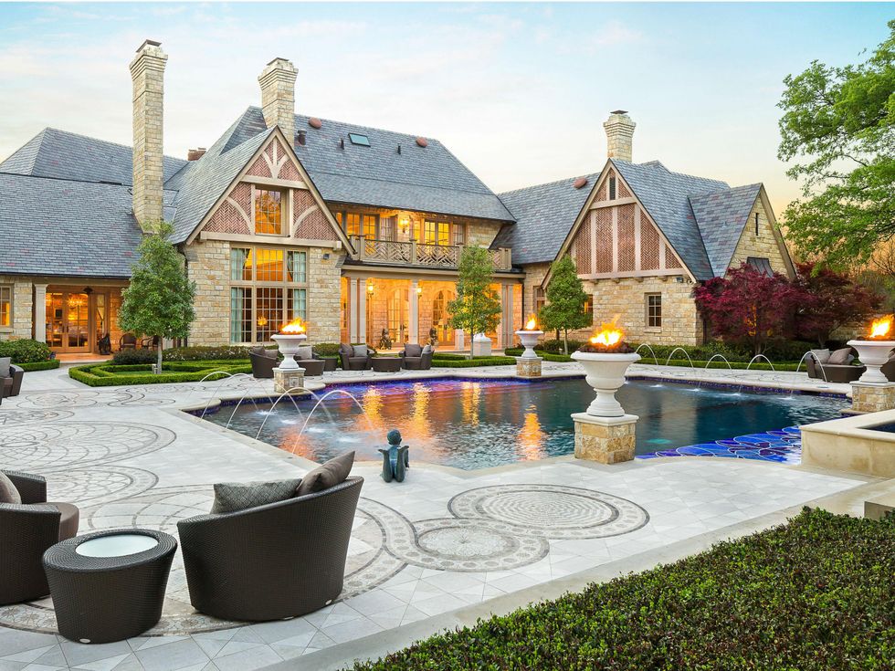 9806 Inwood Road in Dallas