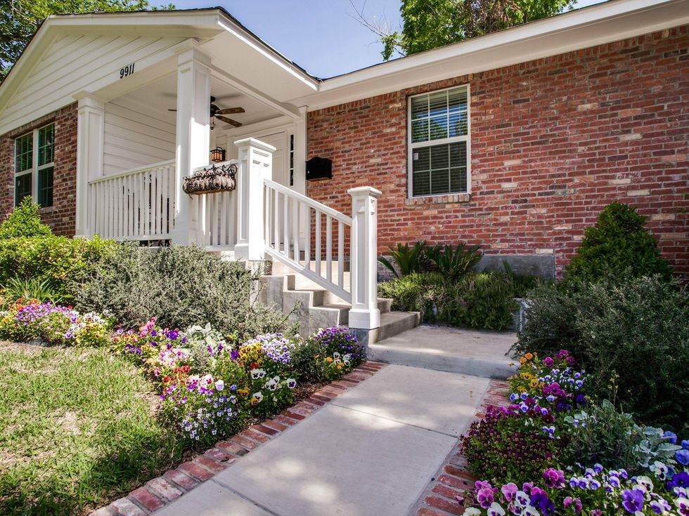 9911 Estate Ln in Dallas