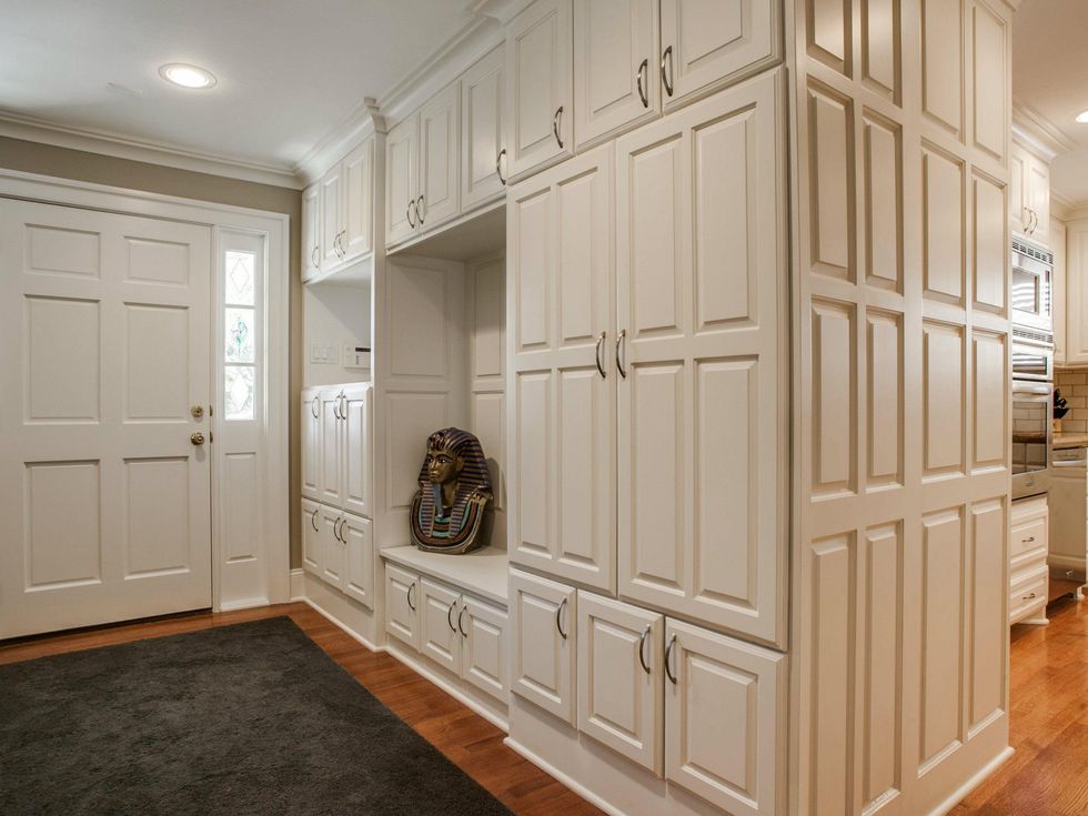 9911 Estate Ln in Dallas