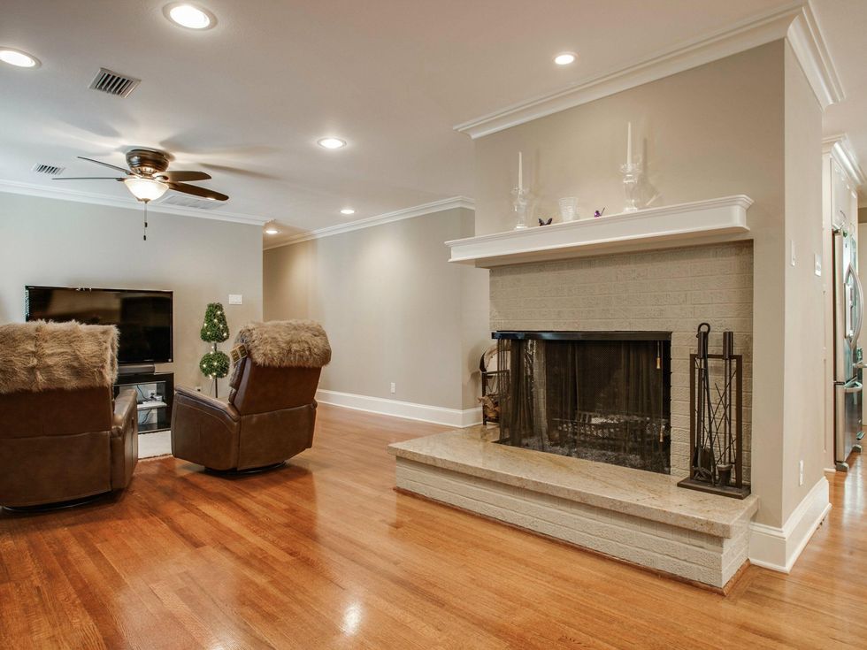 9911 Estate Ln in Dallas