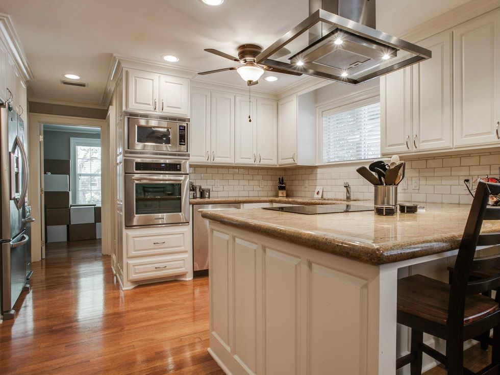 9911 Estate Ln in Dallas