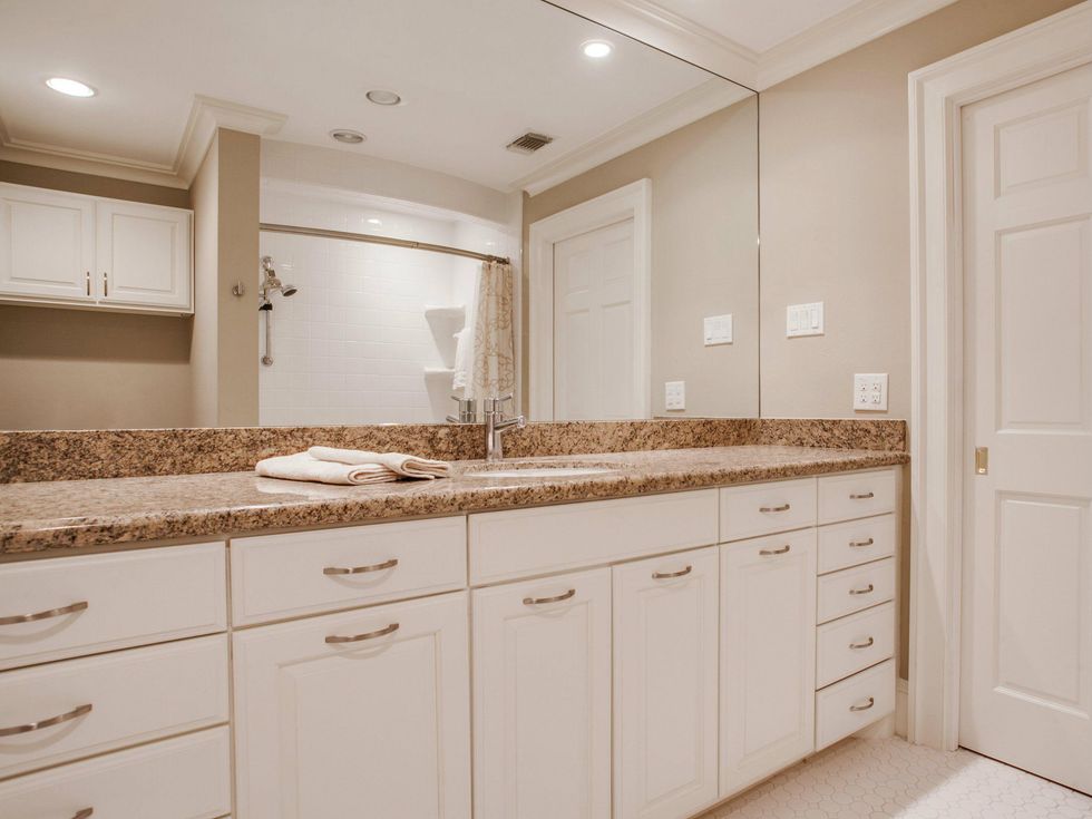 9911 Estate Ln in Dallas