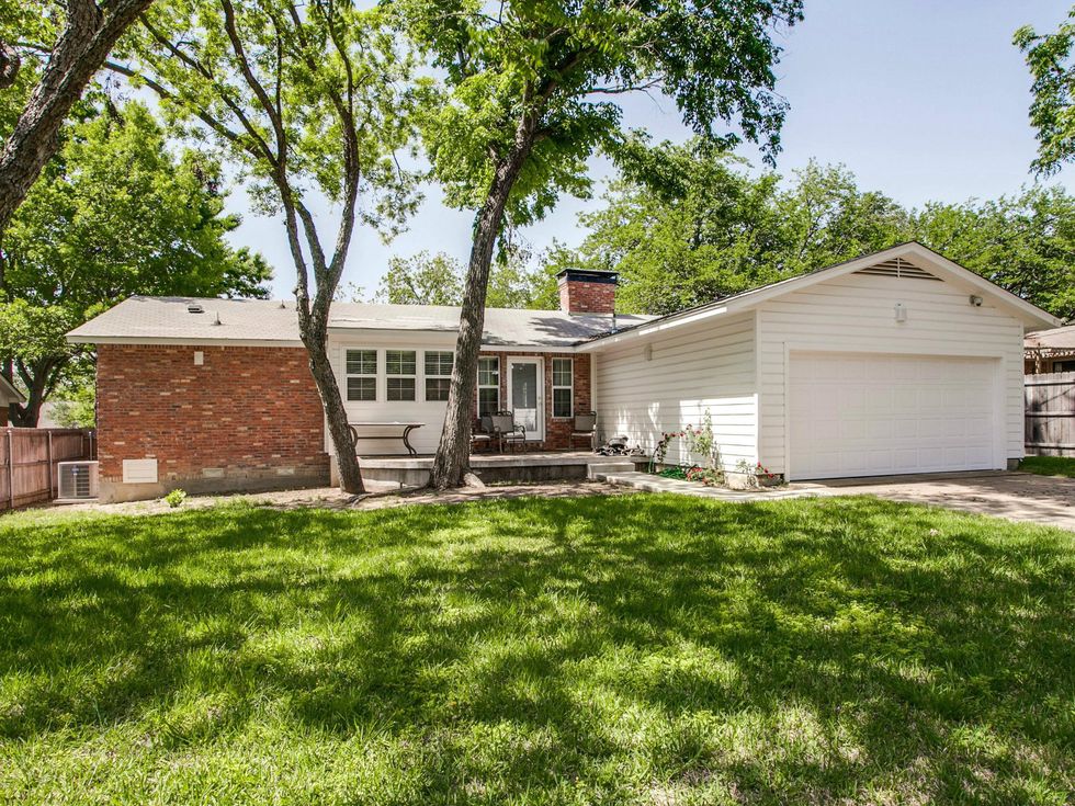 9911 Estate Ln in Dallas