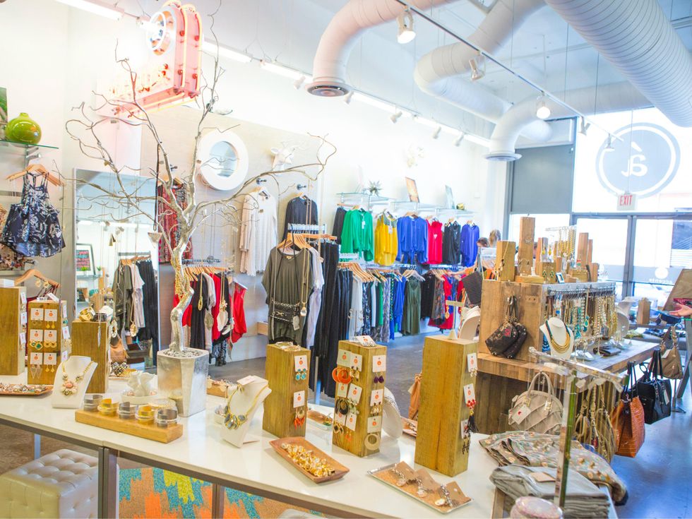 accents, mockingbird station