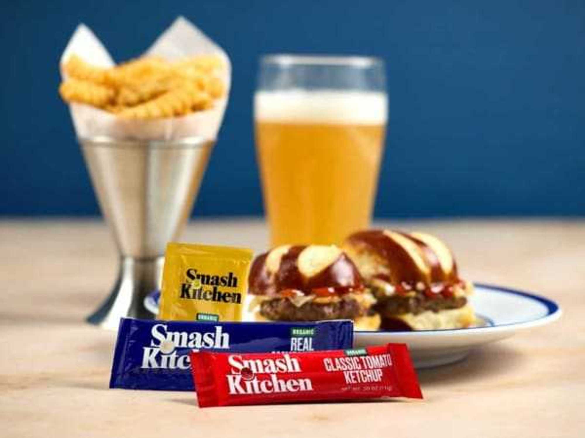 American Airlines, Glen Powell Smash Kitchen