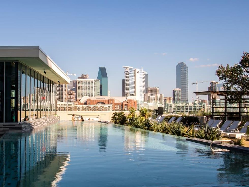 AMLI Design District pool