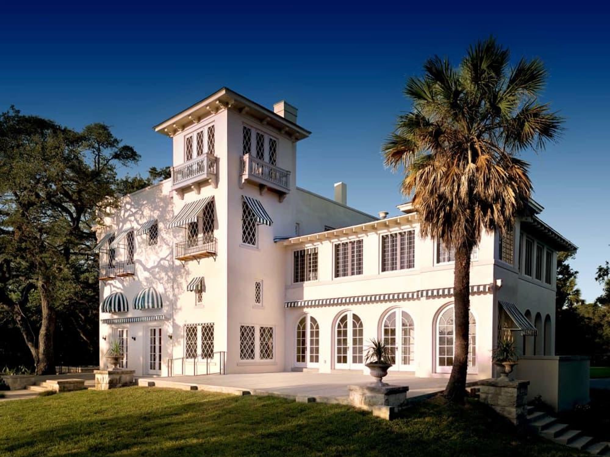 Austin Photo Set: News_shelley seale_laguna gloria_march 2012_amoa