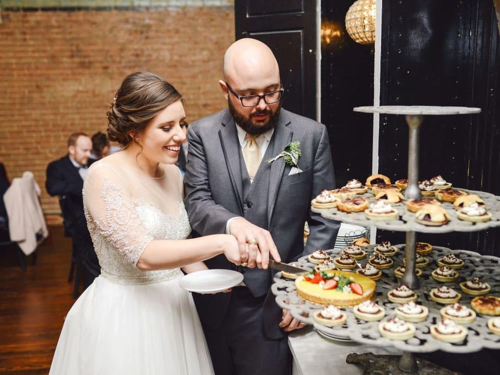 Beville Wedding, Cutting dessert