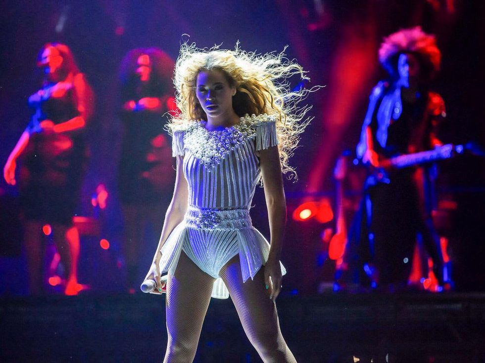 Beyonce in concert white costume