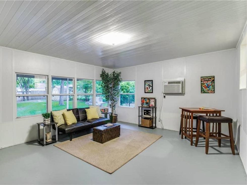 Bonus room at 11207 Sinclair Ave in Dallas