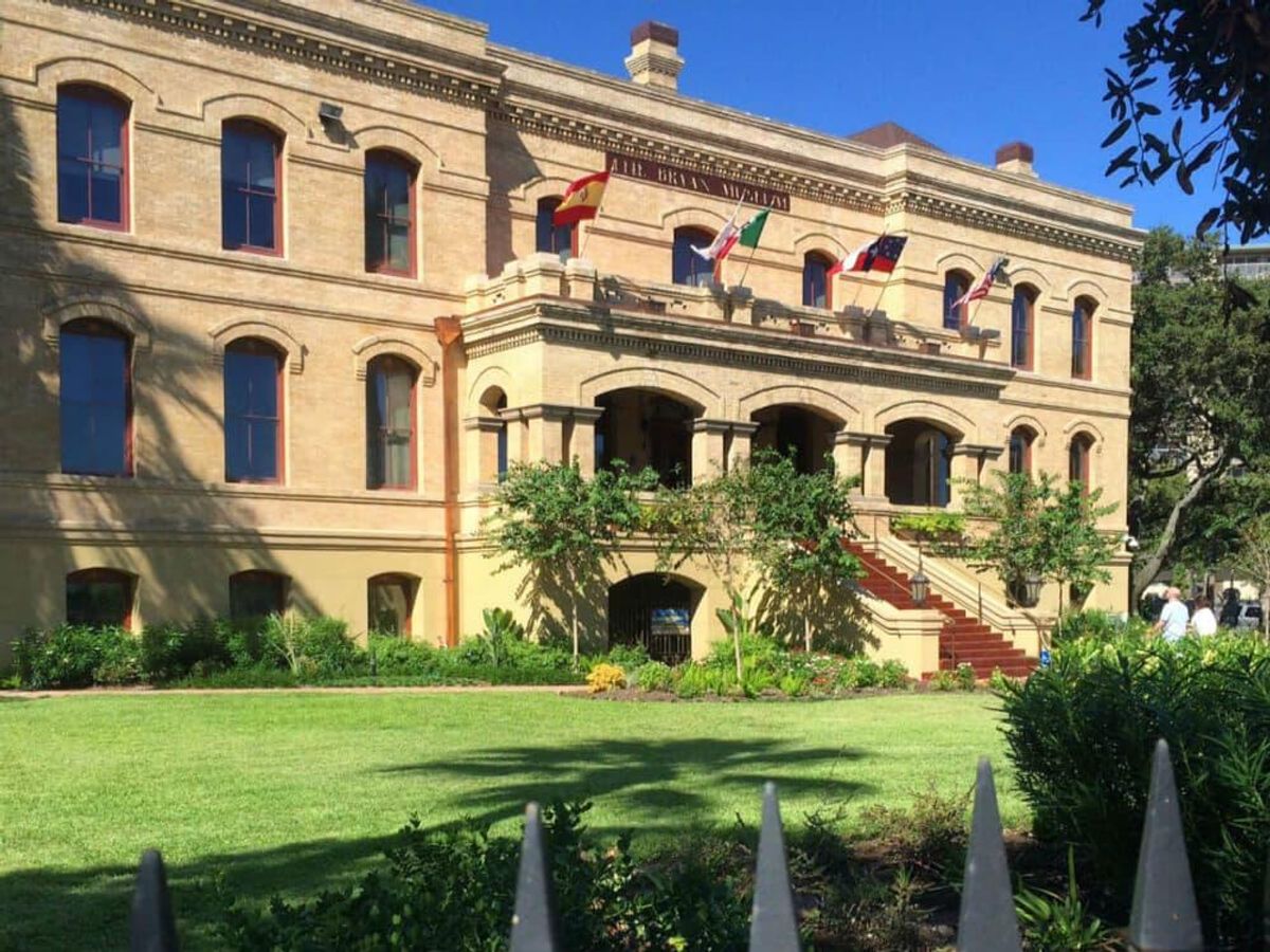 The Bryan Museum has the largest collection of Southwestern artifacts ...