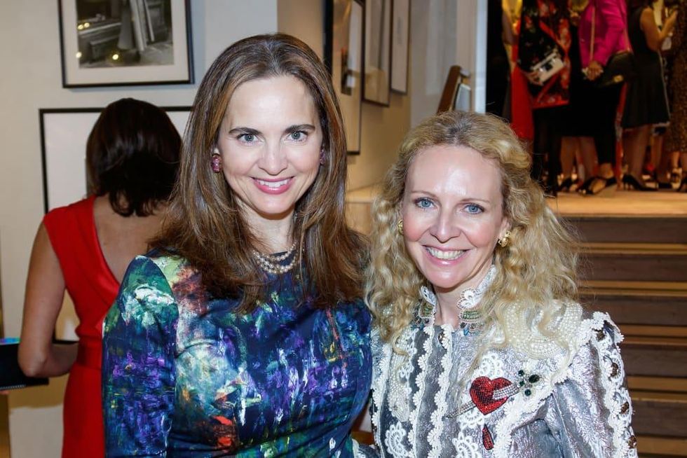 Carrie Becker, Dee Dee Hoak