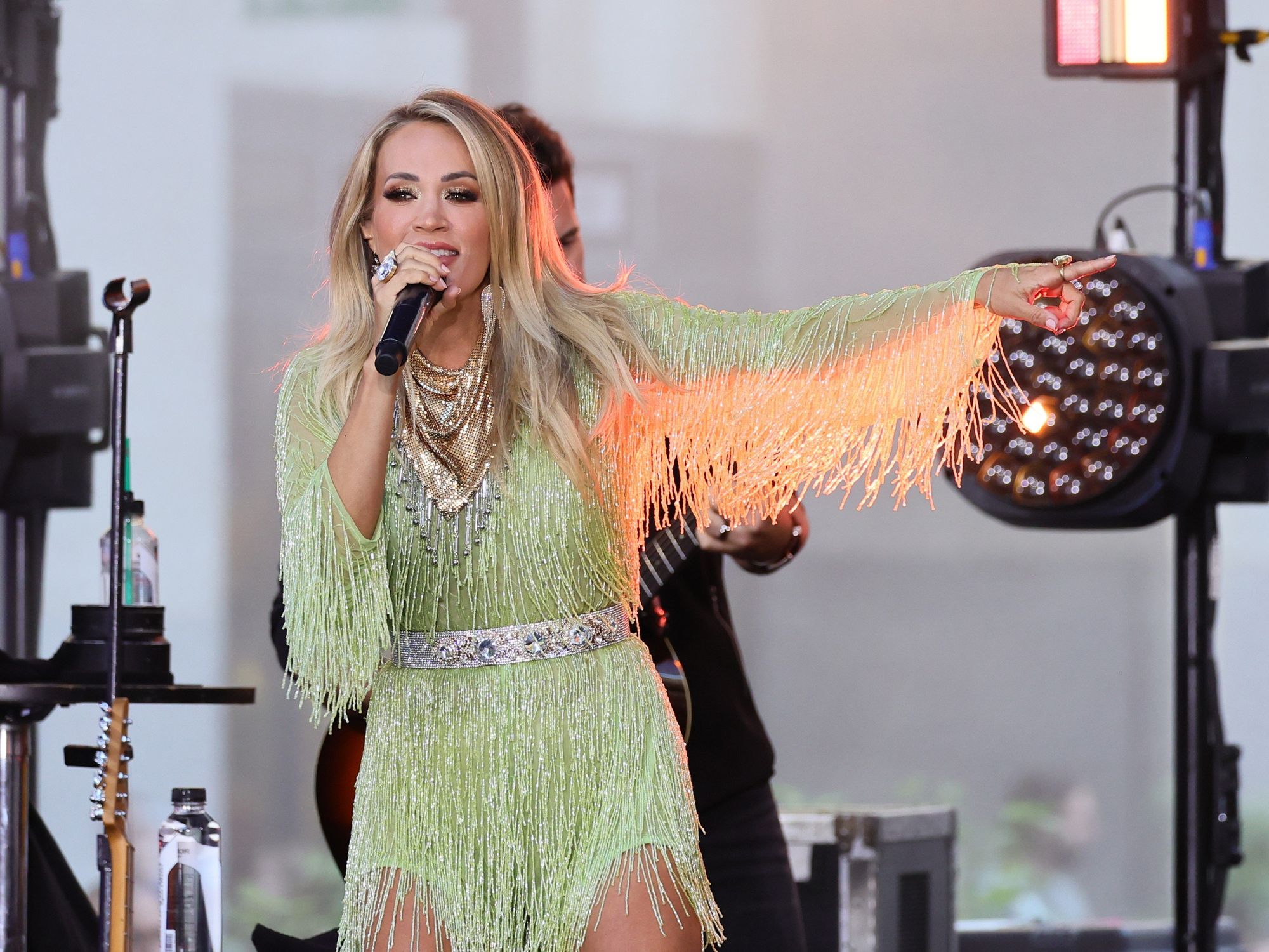 Carrie Underwood's Dress At The Grammys Was A Total Light Show (PHOTOS)