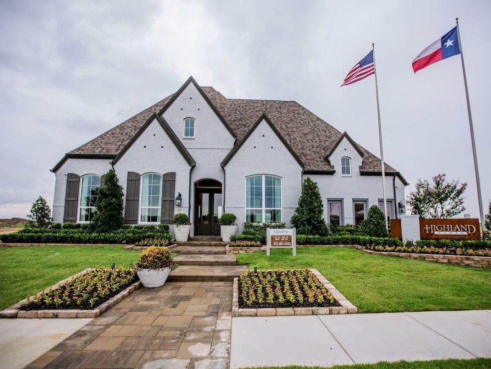 NFL legend Emmitt Smith lists $2.2M Dallas mansion he built