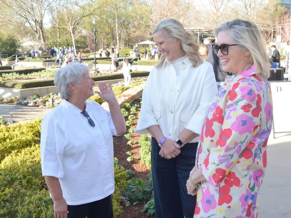 Chef Sharon Van Meter interacts with Caroline Gehan and Natalie Dossett ...