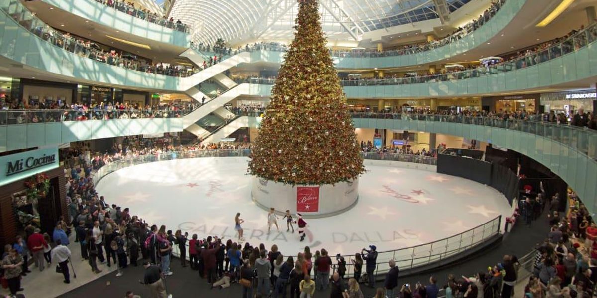 Picture of the Week: Galleria Dallas Christmas Tree - Andy's Travel Blog