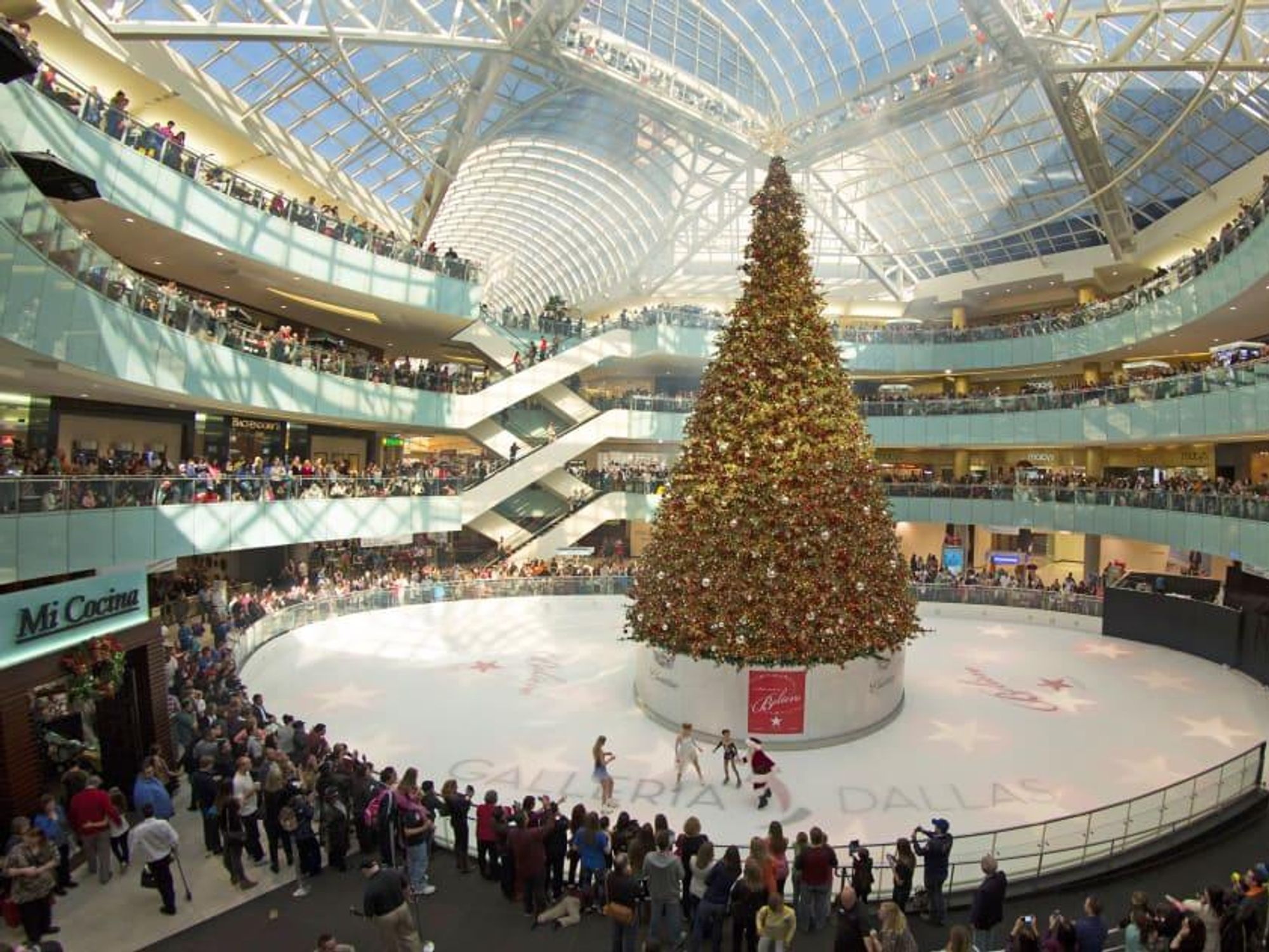 Christmas Tree at Galleria Dallas ice skating