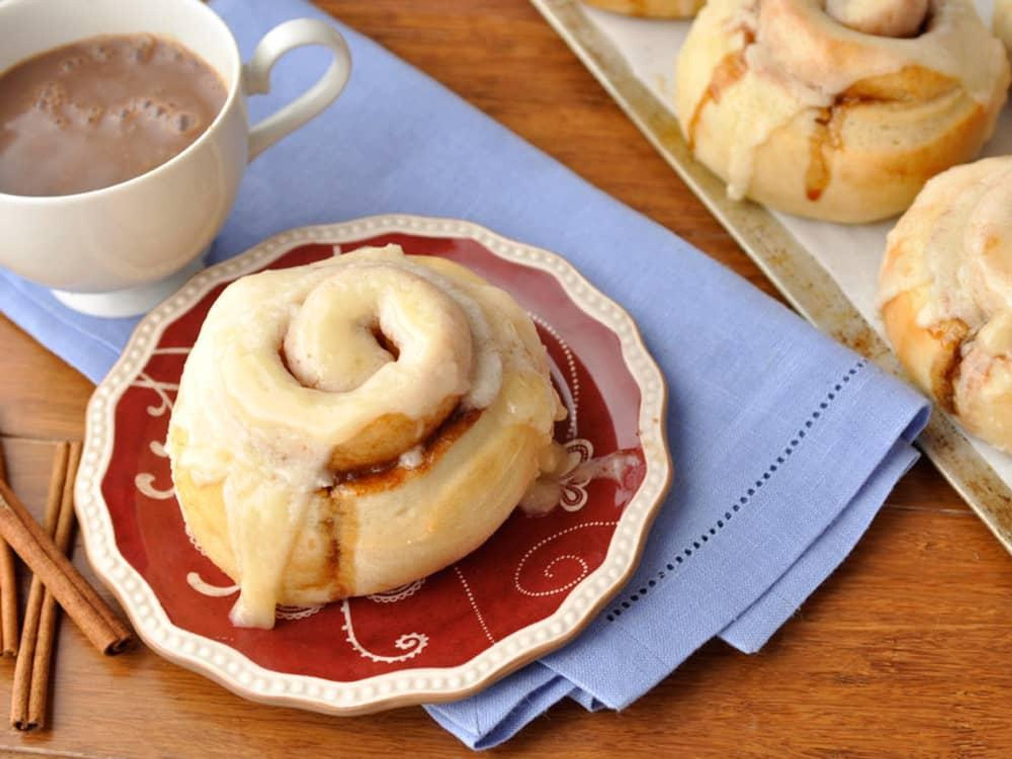 Cinnaholic cinnamon roll