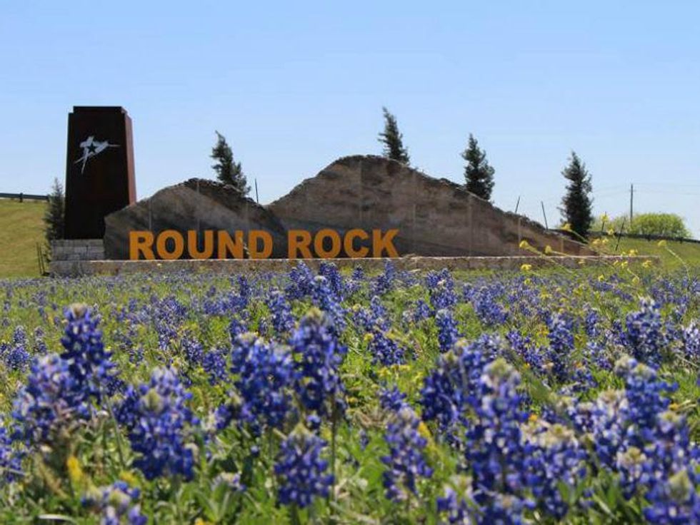 City of Round Rock_sign_bluebonnets